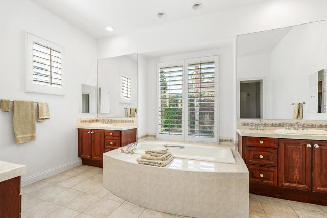 Image 19 of 36 For 77 Clavel Court
