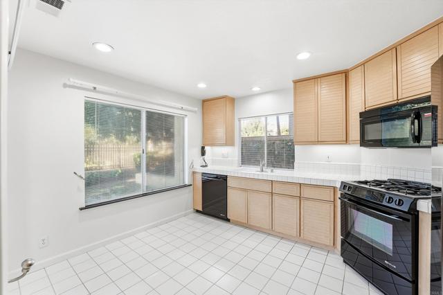 Detail Gallery Image 11 of 32 For 63 Encantado Canyon, Rancho Santa Margarita,  CA 92688 - 2 Beds | 2 Baths