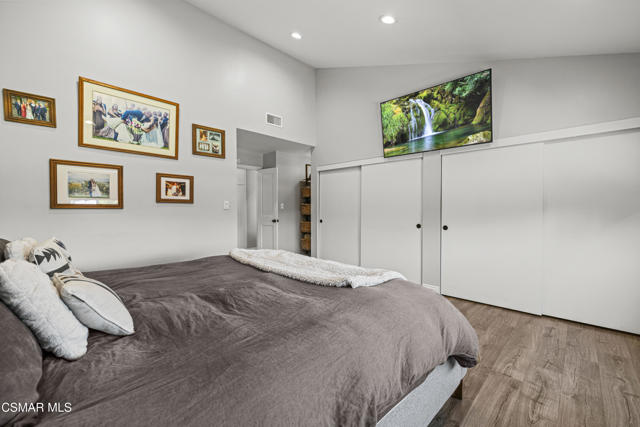 915 W Marcello Avenue, Thousand Oaks CA: https://media.crmls.org/mediaz/a95d365f-4bd5-4dc4-aad3-7f40dee5a16f.jpg