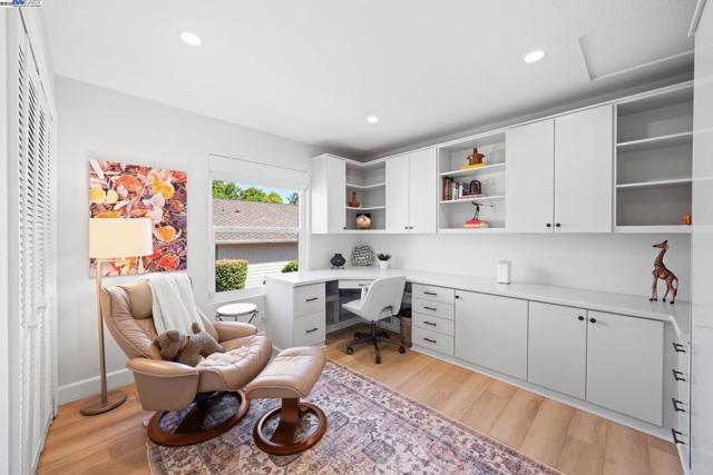 711 Glen Eagle Ct, Danville CA: https://media.crmls.org/mediaz/a95d4459-da6c-4a83-bcf8-25ca579a8502.jpg