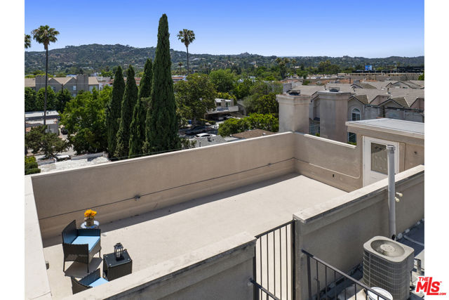 10630 Moorpark Street, North Hollywood CA: https://media.crmls.org/mediaz/a95dae63-fd9c-464b-b3d3-d9f50ac1dfc3.jpg