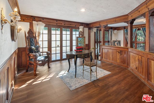 1610 N Beverly Drive, Beverly Hills CA: https://media.crmls.org/mediaz/a95df6c9-c526-4cc9-a9c9-c0868096d1c2.jpg