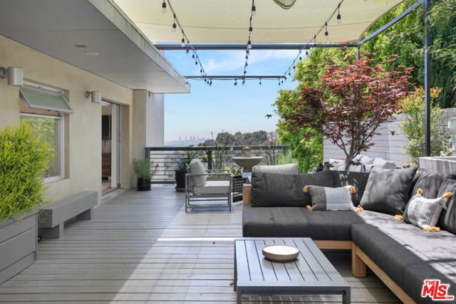 2742 Creston Drive, Los Angeles CA: https://media.crmls.org/mediaz/a95e6b53-cf0e-41f7-a4ef-2cdec91fc88e.jpg