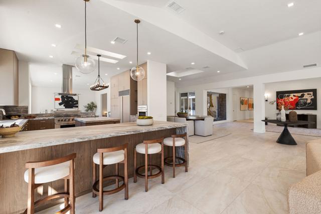9 Regency Drive, Rancho Mirage CA: https://media.crmls.org/mediaz/a95e6db1-9045-4adf-84a3-7056e954b353.jpg
