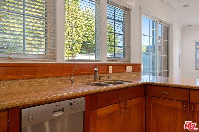 7412 Denrock Avenue, Los Angeles CA: https://media.crmls.org/mediaz/a95e8bc3-b0ee-4b28-8296-07c6a499257c.jpg