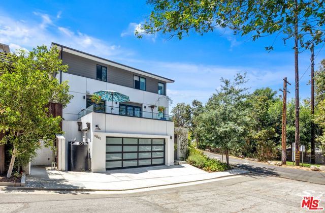 4841 Minden Place, Los Angeles CA: https://media.crmls.org/mediaz/a95ed11e-fa0d-4168-9d05-09edc73904c0.jpg