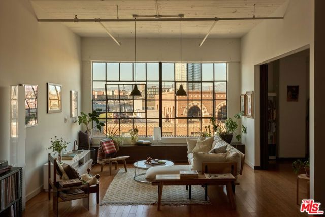 1855 Industrial Street, 416
