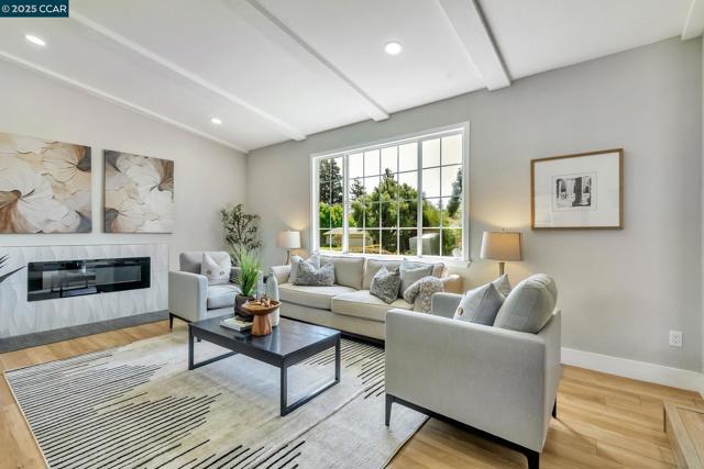 2782 Canyon Creek Dr, San Ramon CA: https://media.crmls.org/mediaz/a95ff3fe-6e60-4a49-89bf-655ecadbc0a0.jpg