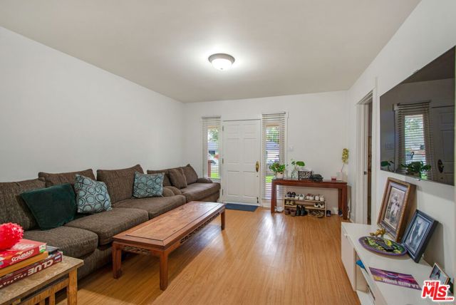 7231 Vanalden Avenue, Reseda CA: https://media.crmls.org/mediaz/a95ff7a4-b71e-4f51-a76e-560680cdc591.jpg