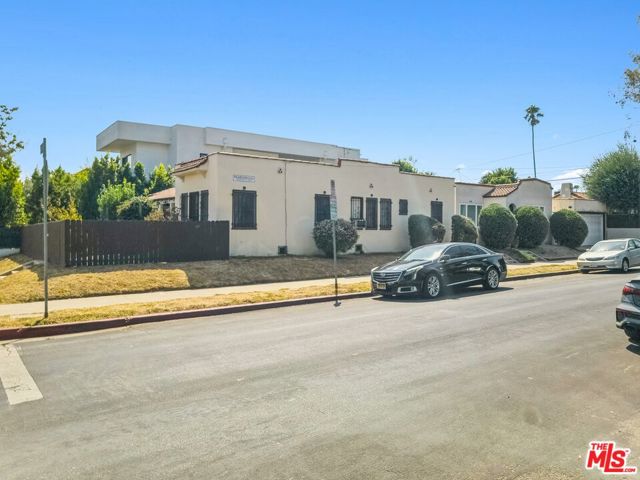 749 Vista Street, Los Angeles, California 90046, ,Multi-Family,For Sale,Vista,24451607