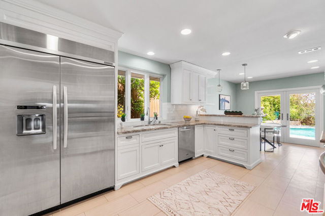 5210 S Corning Avenue, Los Angeles CA: https://media.crmls.org/mediaz/a9603d1a-b4db-4478-978b-3a3bfa889714.jpg