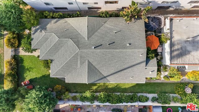 1027 12th Street, Santa Monica CA: https://media.crmls.org/mediaz/a96081c1-57fe-4a6e-9dec-1287b44eca9f.jpg