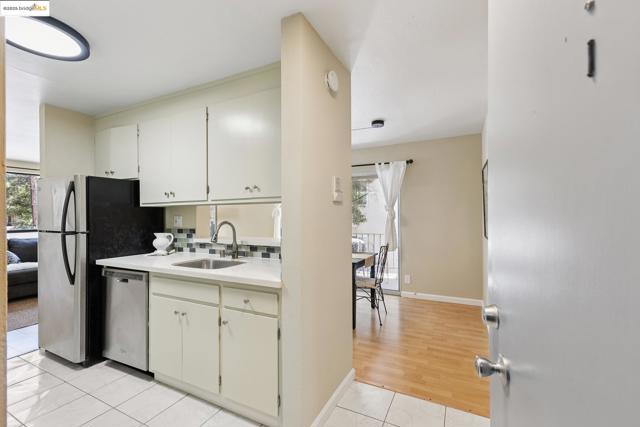 2632 Warring St, Berkeley CA: https://media.crmls.org/mediaz/a96082b4-fd9c-4d60-a4a0-4d6f38e294ea.jpg