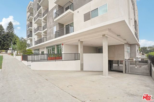222 N Alvarado, Los Angeles CA: https://media.crmls.org/mediaz/a9611b00-01f7-407b-9482-6158e5d84dff.jpg