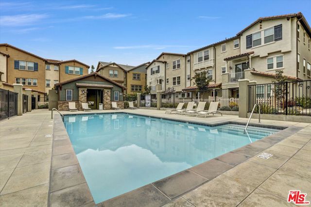 513 Heritage Valley Pkwy, Fillmore CA: https://media.crmls.org/mediaz/a9612a7a-943e-40d1-8447-11c89ffa5dd7.jpg