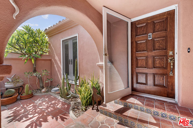 931 S Ogden Drive, Los Angeles CA: https://media.crmls.org/mediaz/a9612fef-0ddf-4ed0-9871-36fa93961d35.jpg