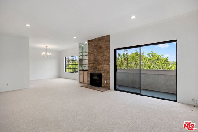 14050 Magnolia Boulevard, Sherman Oaks CA: https://media.crmls.org/mediaz/a961a22d-2f6b-4959-bb11-c437bb044170.jpg