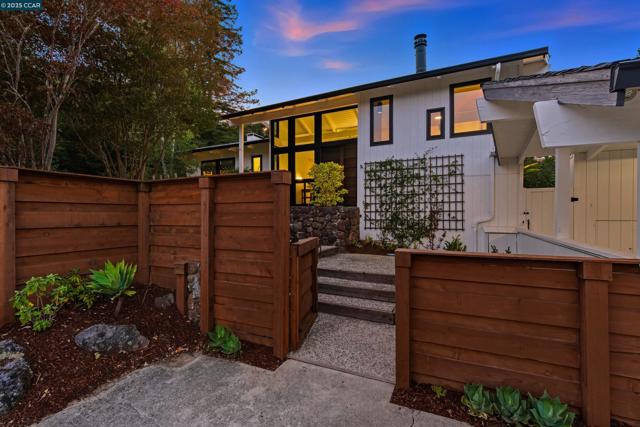 4161 Coralee Ln, Lafayette CA: https://media.crmls.org/mediaz/a961d660-32f9-4a6a-ad6d-8371fbadbdb4.jpg
