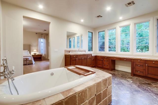 8308 Top O The Morning Way, San Diego CA: https://media.crmls.org/mediaz/a961ee6a-7b51-4a54-a705-4d0fec9082b9.jpg