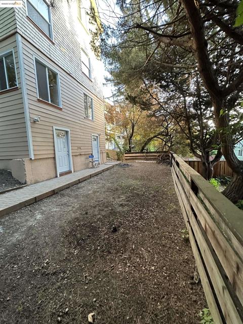 337 Oakland Avenue, Oakland CA: https://media.crmls.org/mediaz/a9620b72-2811-422c-a9ae-89fb82da7c2a.jpg