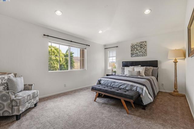 34906 Herringbone Ct, Union City CA: https://media.crmls.org/mediaz/a9629780-4f5b-4611-887b-f35676b05892.jpg
