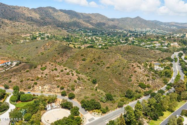 1600 Crown Ridge Court, Westlake Village CA: https://media.crmls.org/mediaz/a963b0a1-bcf0-4ae6-b3bc-8f9f3fa561e6.jpg