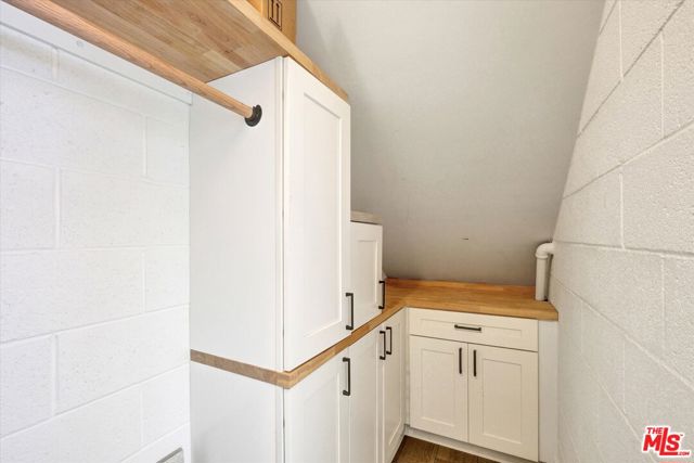 1249 N Formosa Avenue, West Hollywood CA: https://media.crmls.org/mediaz/a963fec6-4de3-4724-9985-4c3e3058e3d0.jpg