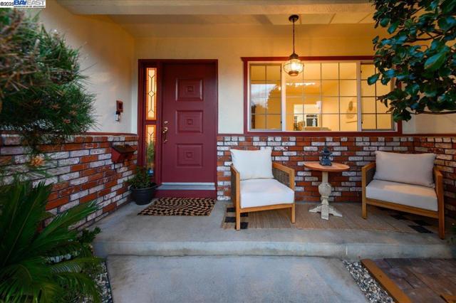 5720 San Juan Way, Pleasanton CA: https://media.crmls.org/mediaz/a9646068-42c6-4427-a855-909ae4b04227.jpg