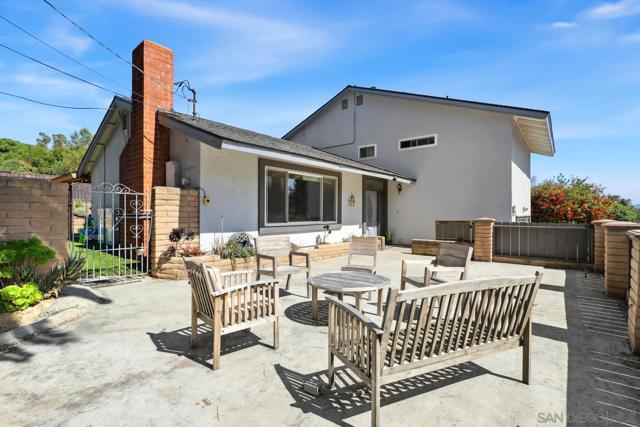 11353 Rocoso Rd, Lakeside CA: https://media.crmls.org/mediaz/a96479a1-face-4dc0-a83b-d0f4c92c618c.jpg