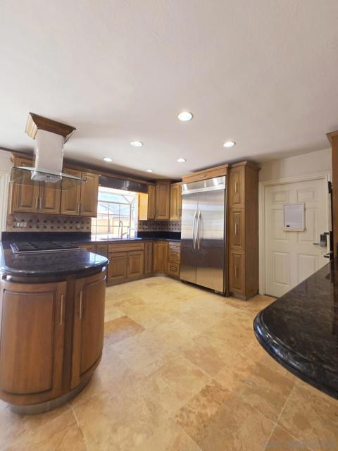 68 E Bonita Rd, Chula Vista CA: https://media.crmls.org/mediaz/a964f65a-694d-42c5-8ef8-ee23521e894e.jpg