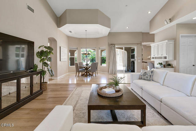 2625 Marvella Court, Camarillo CA: https://media.crmls.org/mediaz/a965101d-719b-4f9c-8a49-cefceb494e18.jpg