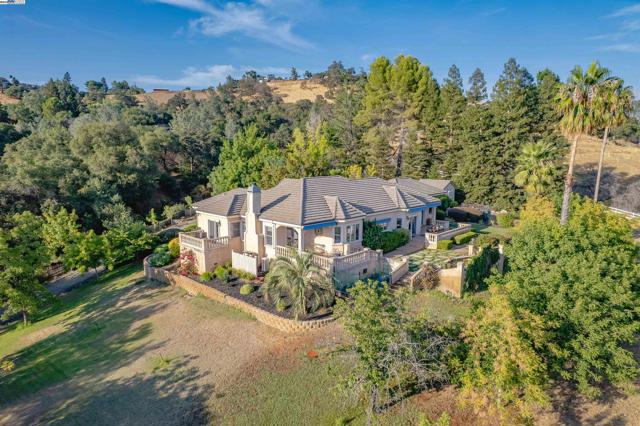7745 Winter Snow Ct, Newcastle CA: https://media.crmls.org/mediaz/a96575e6-4187-47b7-9d48-f0911dd33e46.jpg