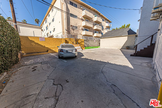 801 N Alexandria Avenue, Los Angeles CA: https://media.crmls.org/mediaz/a965dee0-a6d2-4170-bea6-a84fd1b353dc.jpg