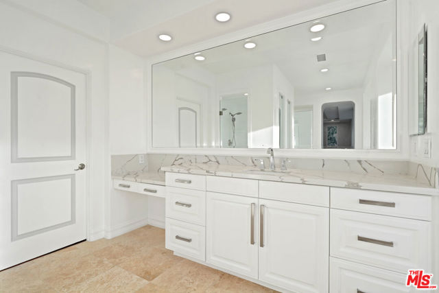 5309 Louise Avenue, Encino CA: https://media.crmls.org/mediaz/a9661267-0acd-43df-993e-9a8bf2224de6.jpg