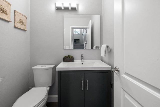 104 E Court Lane, Foster City CA: https://media.crmls.org/mediaz/a9666170-65ea-4da7-81e6-0ff3b3952a6d.jpg