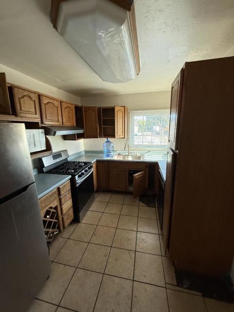 1125 Garden Street, East Palo Alto CA: https://media.crmls.org/mediaz/a966cf44-7c4d-498b-ba98-f5be8fa6e5a4.jpg