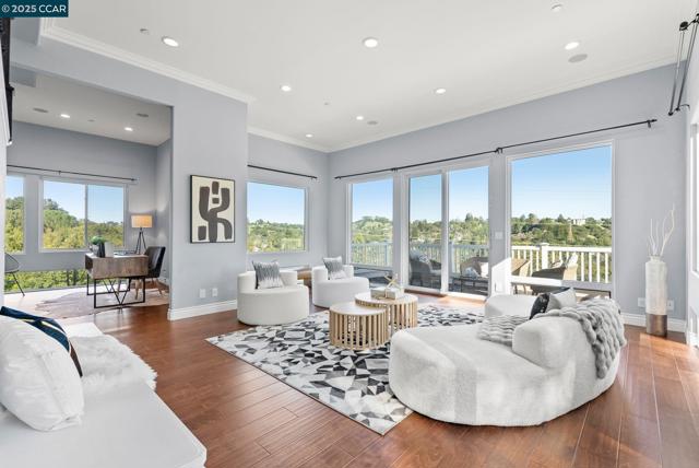 102 Barbara Rd, Orinda CA: https://media.crmls.org/mediaz/a966d72c-bf04-4806-8948-f1d109fb8a23.jpg