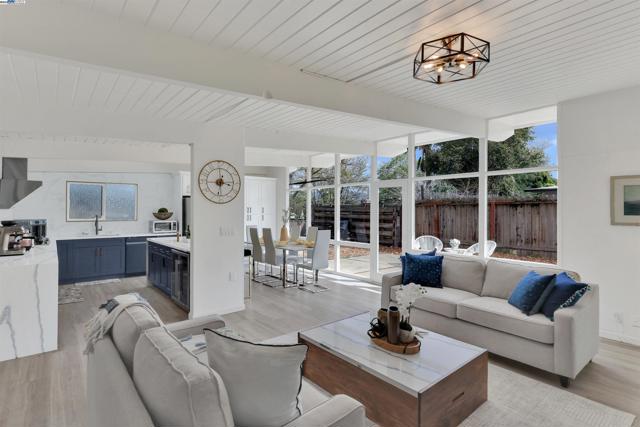 1167 Temple Dr, Pacheco CA: https://media.crmls.org/mediaz/a966db7b-e99d-4163-a473-789cb73b85e7.jpg