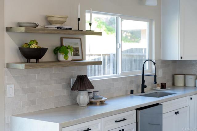 Detail Gallery Image 6 of 41 For 4860 Park Drive, Carlsbad,  CA 92008 - 4 Beds | 2/1 Baths