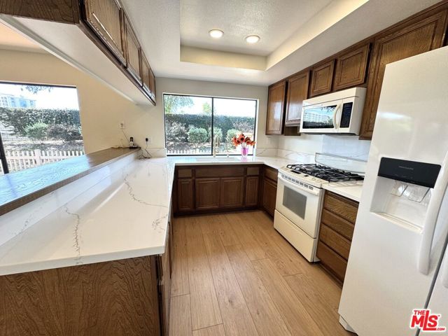 7756 Sailboat Circle, Huntington Beach CA: https://media.crmls.org/mediaz/a9671be1-cbcb-4617-87f0-b8b9a0223585.jpg