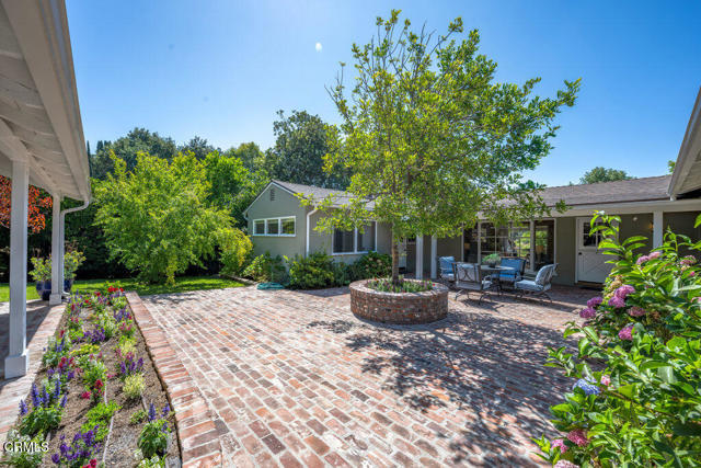 41 E Bonita Avenue, Sierra Madre CA: https://media.crmls.org/mediaz/a9679248-bc48-4eaa-8e90-5e256d29a05d.jpg