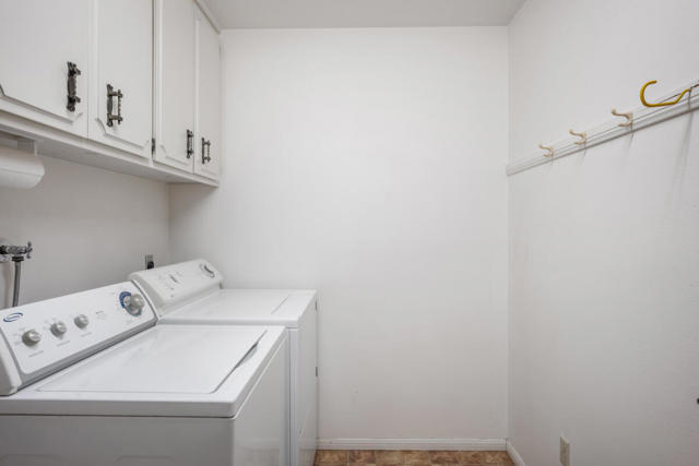 58697 Santa Barbara Drive, Yucca Valley CA: https://media.crmls.org/mediaz/a96814ff-48bf-4b09-8734-9c3f278d41d9.jpg