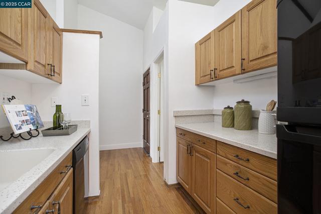 2075 Ascot Dr, Moraga CA: https://media.crmls.org/mediaz/a9686717-be51-4cb7-b97a-40b3e2780e5d.jpg