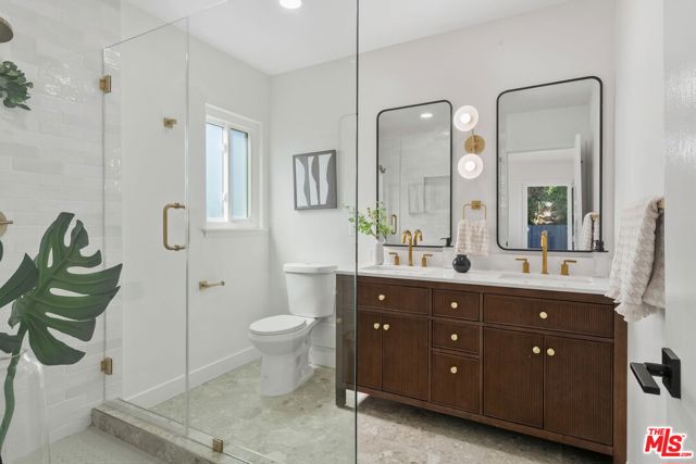 22946 Brenford Street, Woodland Hills CA: https://media.crmls.org/mediaz/a969eb97-e19e-4a97-8ea1-651649c16db9.jpg
