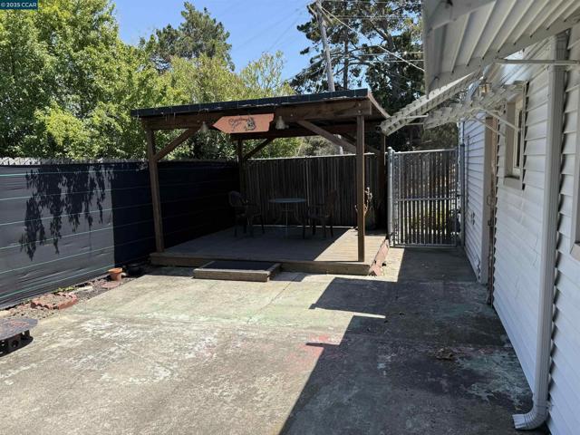 1679 Sarah Dr, Pinole CA: https://media.crmls.org/mediaz/a96a331c-aed7-4c80-8435-1c767f0b4fb9.jpg