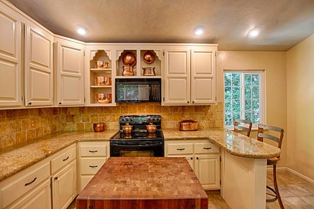 7030 Scotts Valley Drive, Scotts Valley CA: https://media.crmls.org/mediaz/a96c20df-2570-4082-b83f-758732516326.jpg