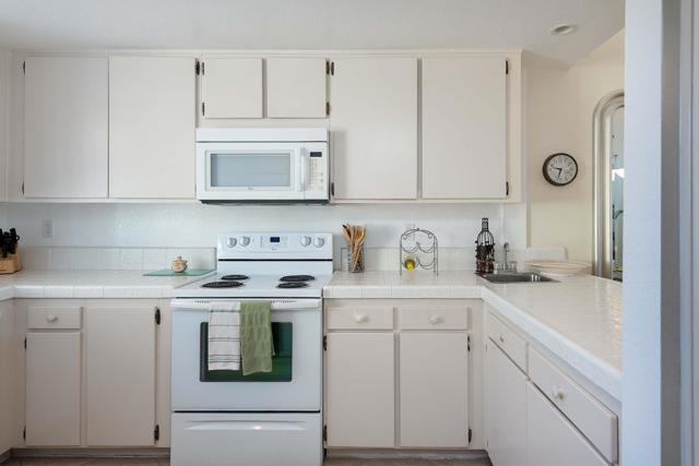 Image 13 of 39 For 279 San Remo Street