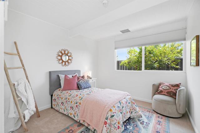 5893 Highwood Rd, Castro Valley CA: https://media.crmls.org/mediaz/a96d0b64-13ae-4e03-9d46-1cf9ea4caede.jpg