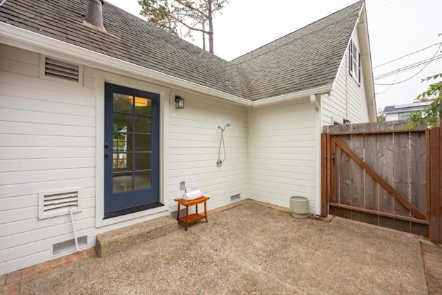 900 Franklin Street, Montara CA: https://media.crmls.org/mediaz/a96d3fe1-5f4c-4996-b959-af55d07bf1f4.jpg