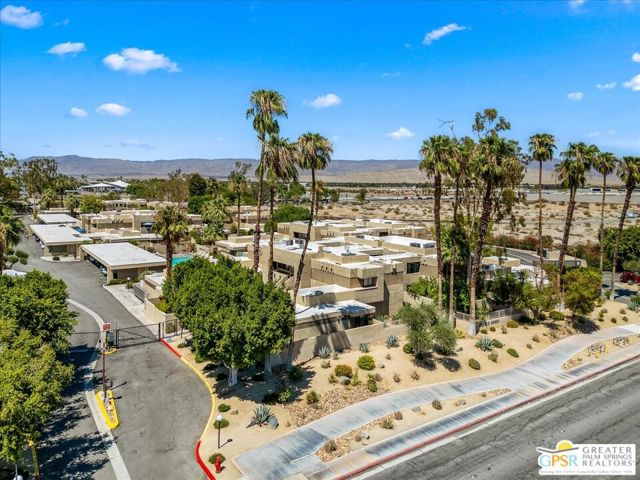 476 Bradshaw Lane, Palm Springs CA: https://media.crmls.org/mediaz/a96dc0ce-2f70-42b4-821a-538622b417f2.jpg